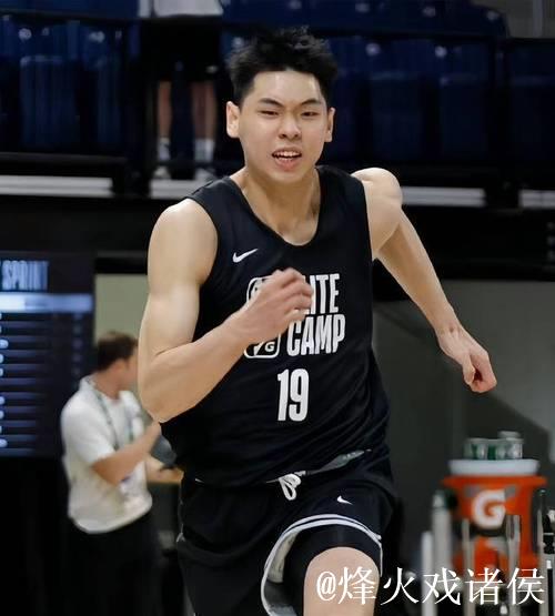 崔永熙发展联盟惊艳表现:三分8投4中,砍下14分4板2助3断2帽 崔永熙发展联盟惊艳表现:三分8投4中,砍下14分4板2助3断2帽